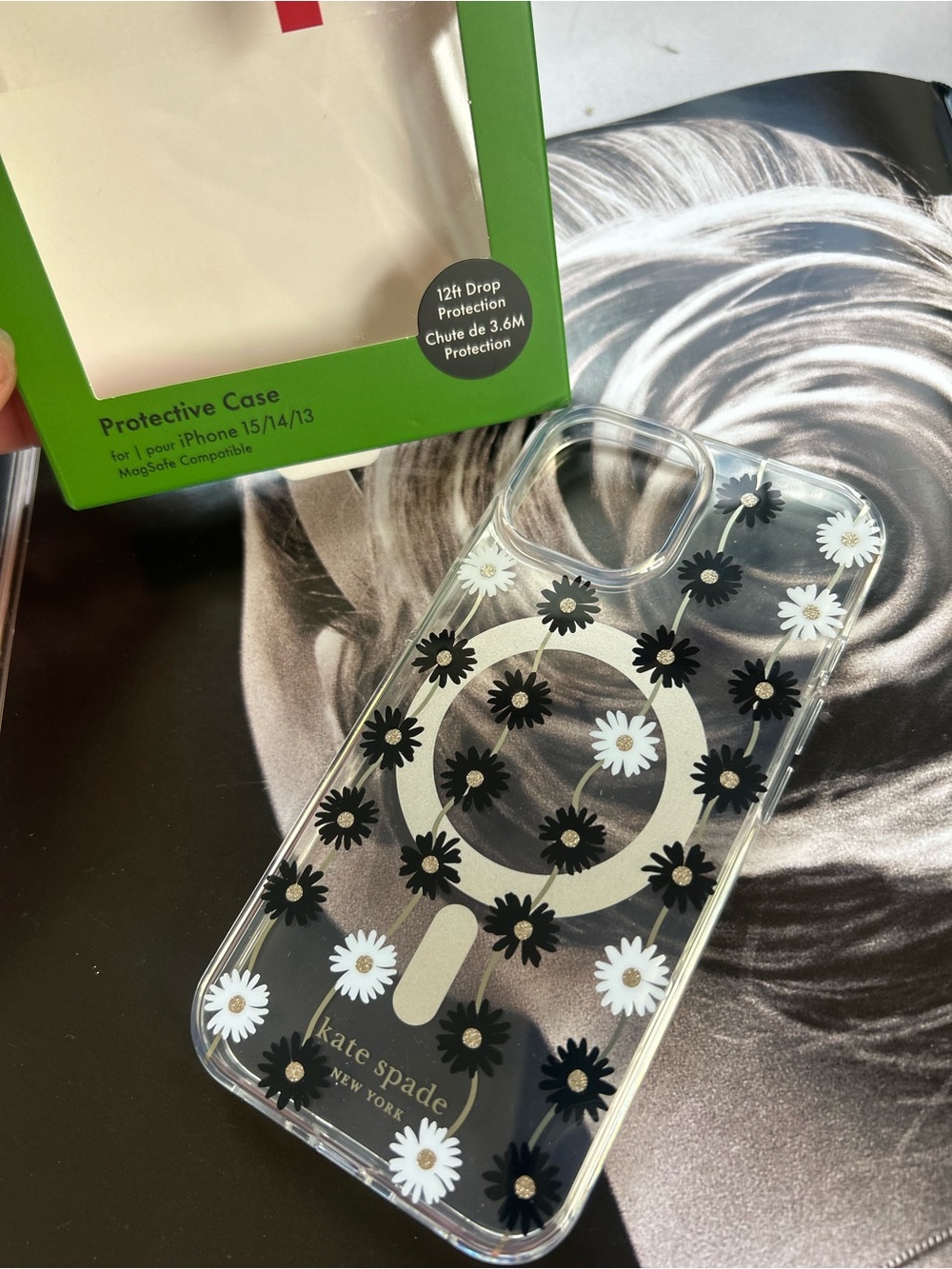 IPhone 15/ 14/13 kate spade Clear Black & White Daisy iPhone Protective Case - Picture 6 of 8